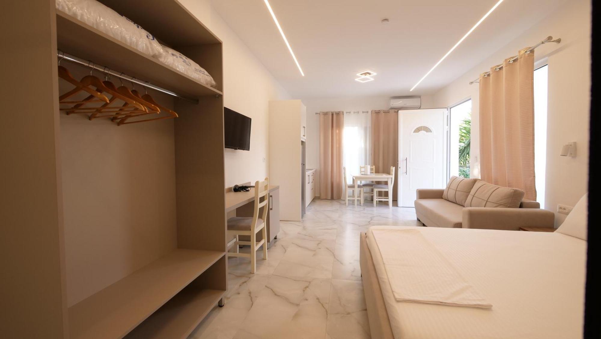 Blue Mare Apartments Sarande Exterior photo